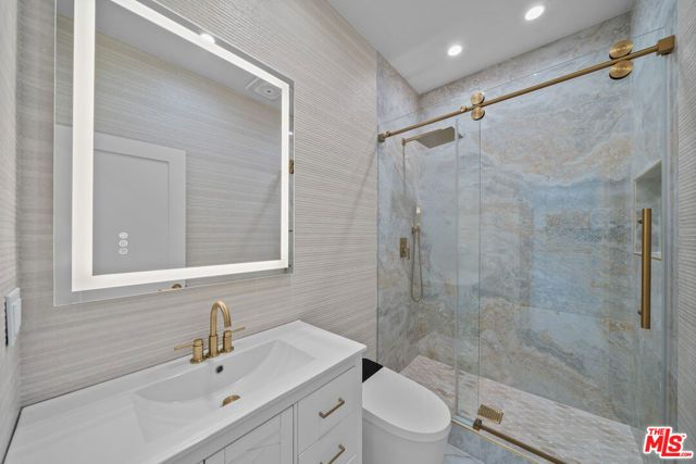 6243 Fallbrook Avenue, Woodland Hills (los Angeles), CA 91367