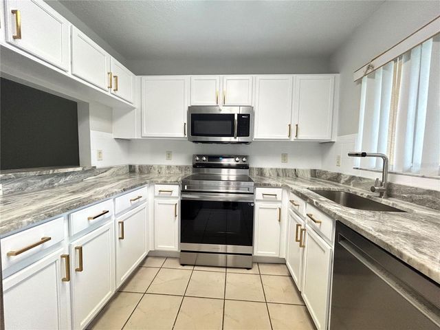 1727 FLUORSHIRE DRIVE, Brandon, FL 33511