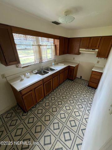 6986 SALLIE Avenue, Jacksonville, FL 32210