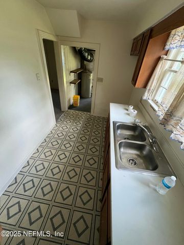 6986 SALLIE Avenue, Jacksonville, FL 32210