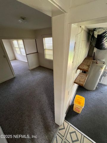 6986 SALLIE Avenue, Jacksonville, FL 32210