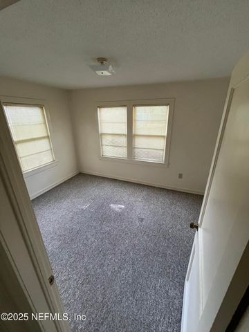 6986 SALLIE Avenue, Jacksonville, FL 32210