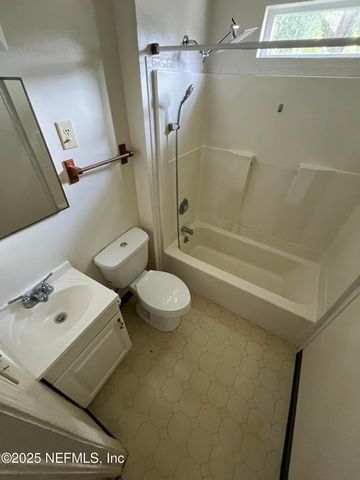 6986 SALLIE Avenue, Jacksonville, FL 32210