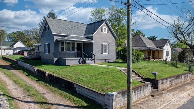 71 14th Street SE, Hickory, NC 28602