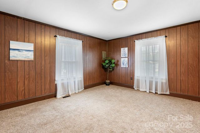 71 14th Street SE, Hickory, NC 28602