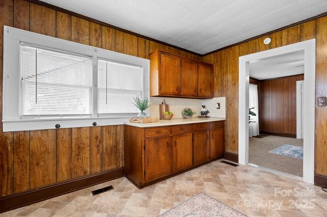 71 14th Street SE, Hickory, NC 28602