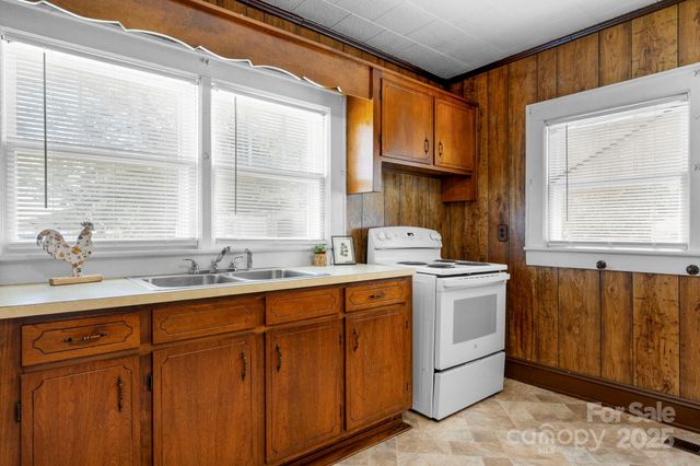 71 14th Street SE, Hickory, NC 28602