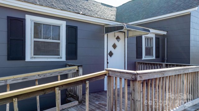 71 14th Street SE, Hickory, NC 28602