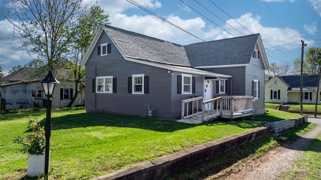 71 14th Street SE, Hickory, NC 28602