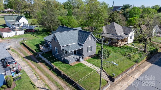 71 14th Street SE, Hickory, NC 28602