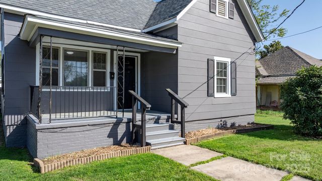 71 14th Street SE, Hickory, NC 28602
