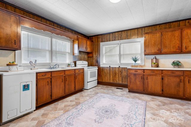 71 14th Street SE, Hickory, NC 28602