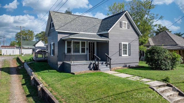 71 14th Street SE, Hickory, NC 28602