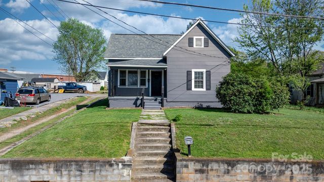 71 14th Street SE, Hickory, NC 28602