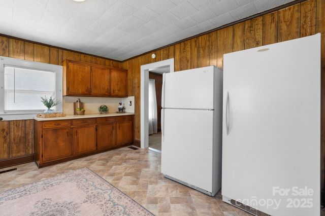 71 14th Street SE, Hickory, NC 28602