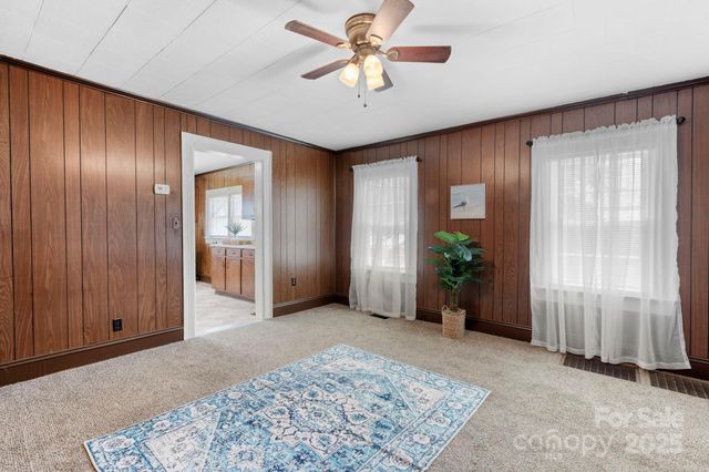 71 14th Street SE, Hickory, NC 28602