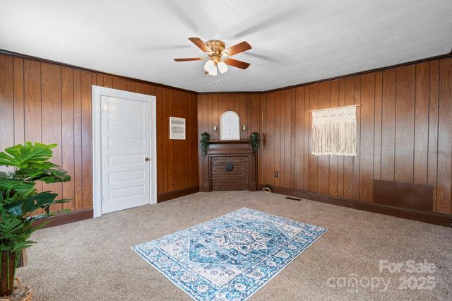 71 14th Street SE, Hickory, NC 28602