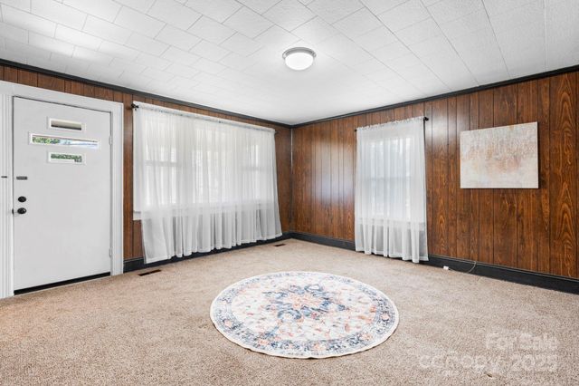 71 14th Street SE, Hickory, NC 28602