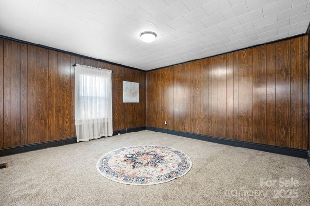 71 14th Street SE, Hickory, NC 28602