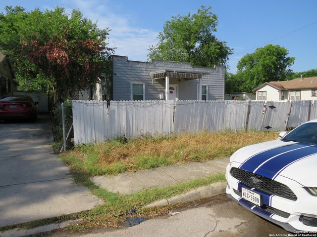 1038 W Ridgewood CT, San Antonio, TX 78201