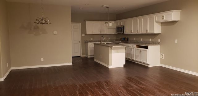 1038 W Ridgewood CT, San Antonio, TX 78201