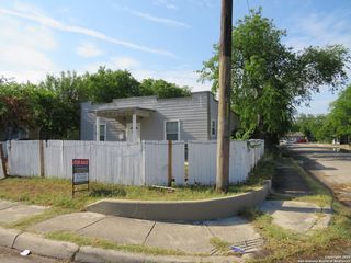 1038 W Ridgewood CT, San Antonio, TX 78201