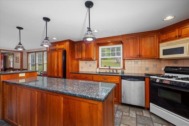 12 Mill Stone Rd, West Brookfield, MA 01585