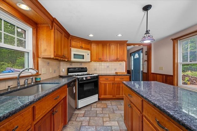 12 Mill Stone Rd, West Brookfield, MA 01585