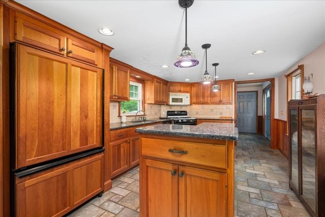 12 Mill Stone Rd, West Brookfield, MA 01585