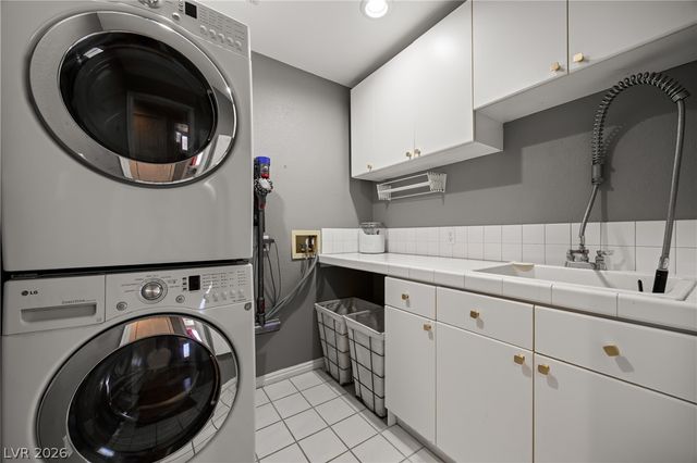 4240 Mills Street, Logandale, NV 89021