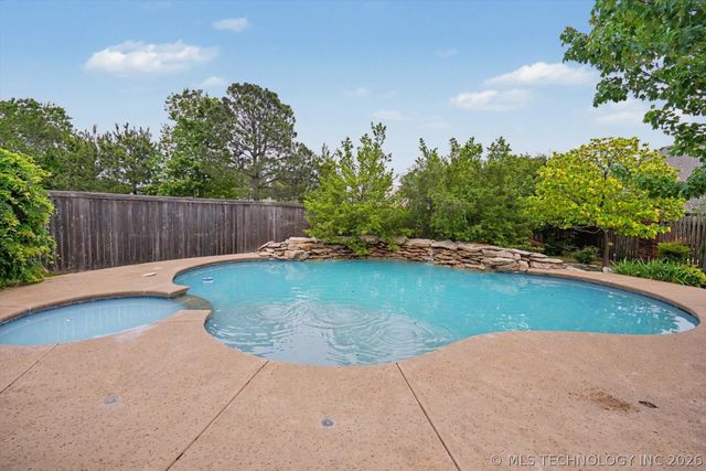 10913 S 77th East Place, Tulsa, OK 74133