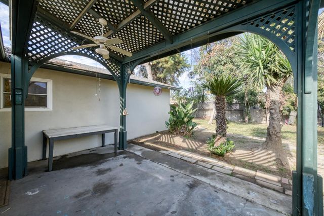 3068 W Holland Avenue, Fresno, CA 93722