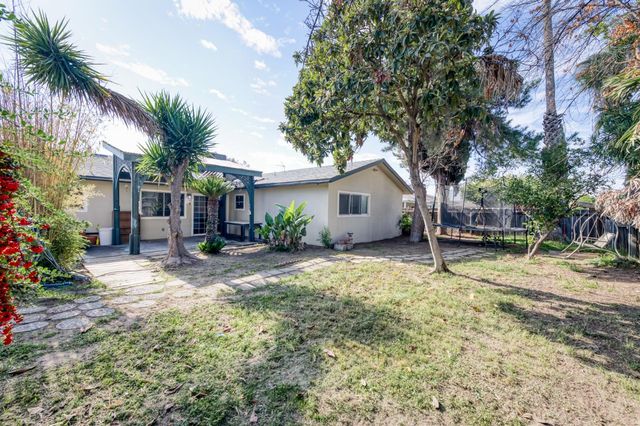 3068 W Holland Avenue, Fresno, CA 93722