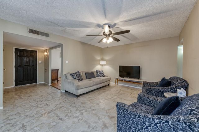 3068 W Holland Avenue, Fresno, CA 93722