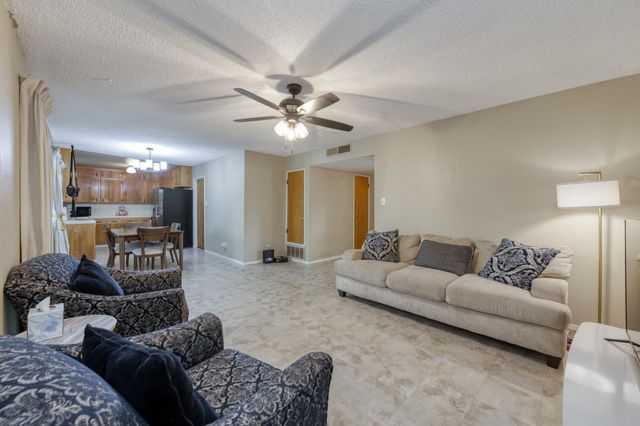 3068 W Holland Avenue, Fresno, CA 93722