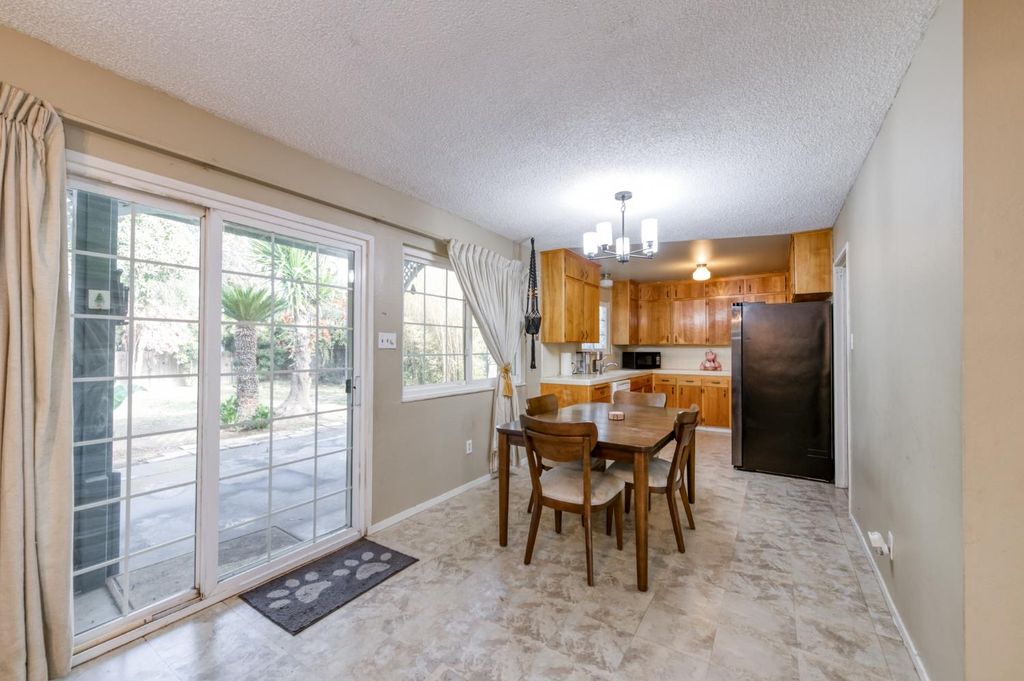 Image 10 of property listing at 3068 W Holland Avenue, Fresno, CA 93722