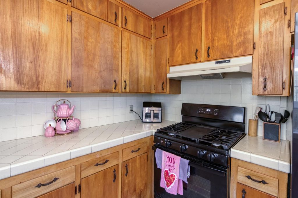 Image 13 of property listing at 3068 W Holland Avenue, Fresno, CA 93722