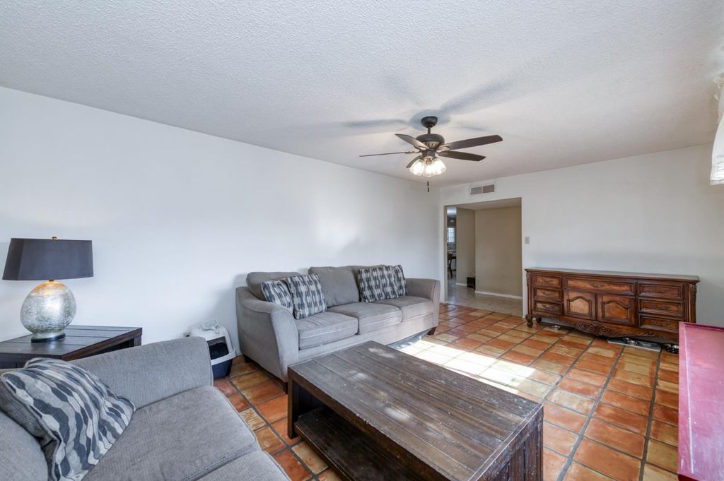 Image 15 of property listing at 3068 W Holland Avenue, Fresno, CA 93722