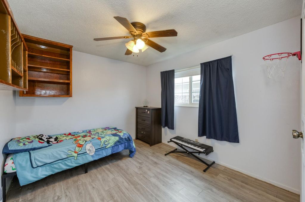 Image 17 of property listing at 3068 W Holland Avenue, Fresno, CA 93722