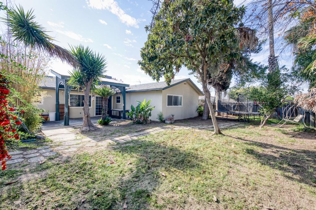Image 25 of property listing at 3068 W Holland Avenue, Fresno, CA 93722