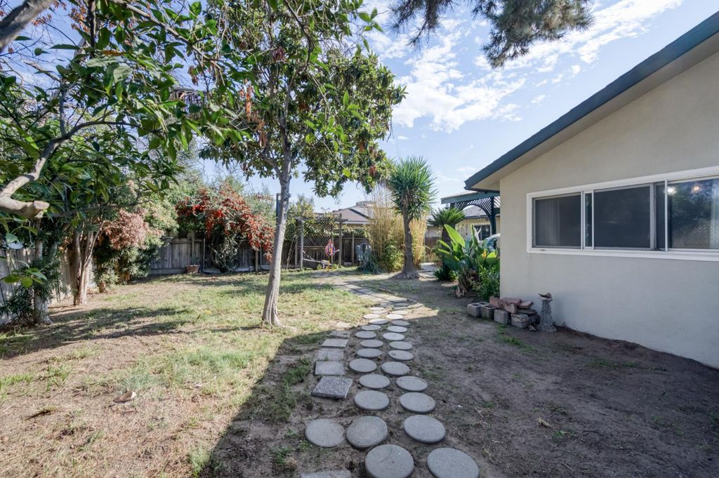 Image 28 of property listing at 3068 W Holland Avenue, Fresno, CA 93722