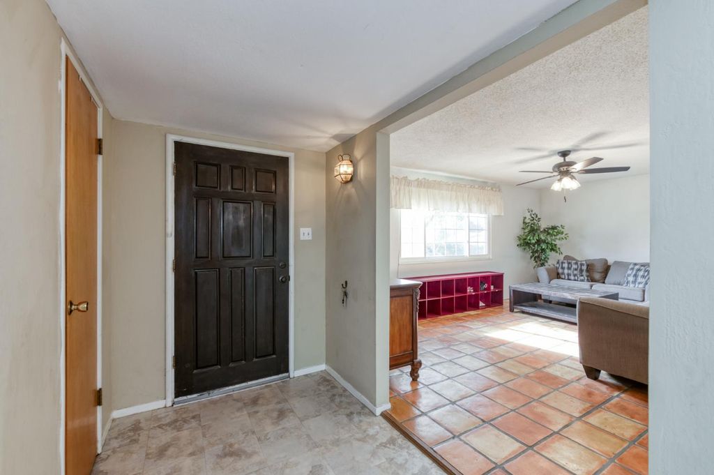 Image 5 of property listing at 3068 W Holland Avenue, Fresno, CA 93722