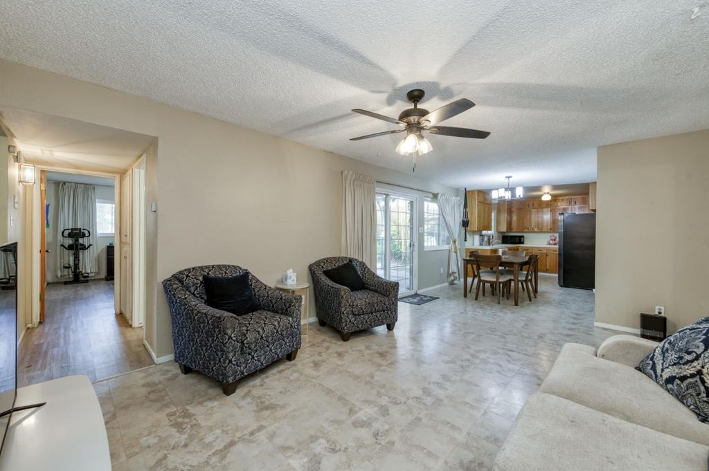 Image 9 of property listing at 3068 W Holland Avenue, Fresno, CA 93722