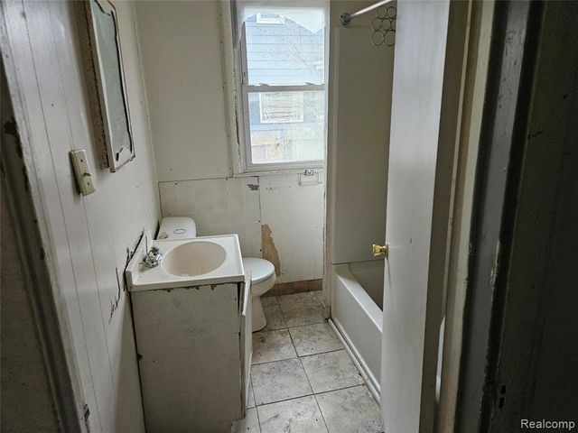 407 E 12th Street, Flint, MI 48503