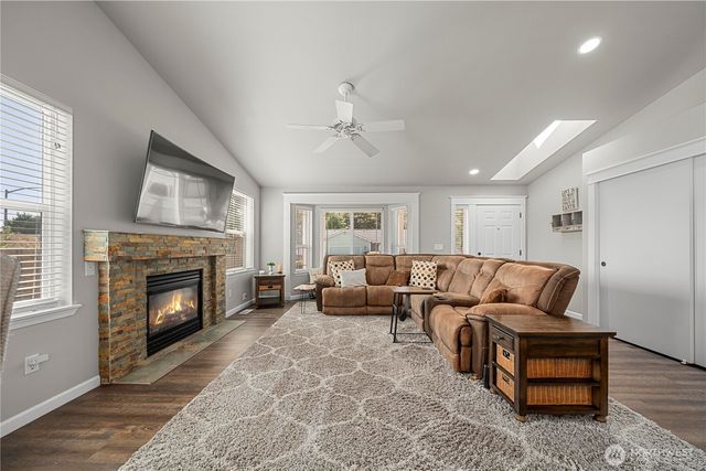 2306 Gary Court, Milton, WA 98354