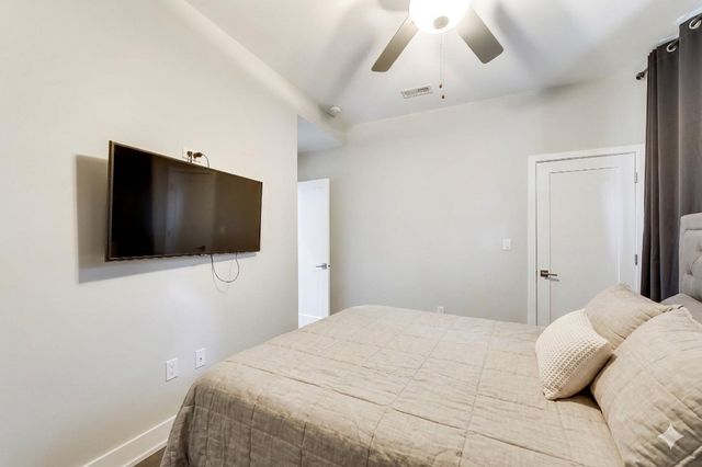 616 E 46th Street 2, Chicago, IL 60653