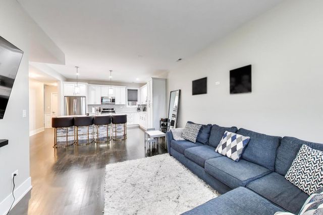 616 E 46th Street 2, Chicago, IL 60653