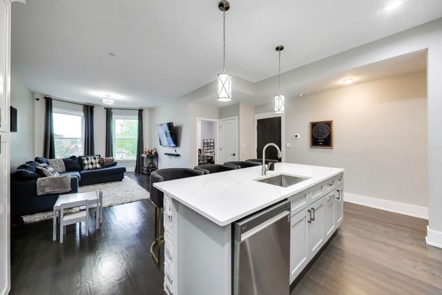 616 E 46th Street 2, Chicago, IL 60653