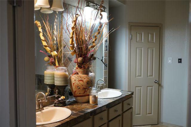 1005 Twin Creek Drive, Desoto, TX 75115