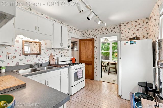 535 Gardenia Avenue, Royal Oak, MI 48067